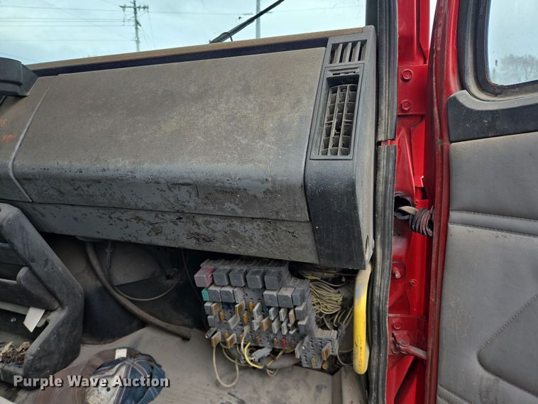 image for item DV1273 2001 Freightliner FL80 rollback truck