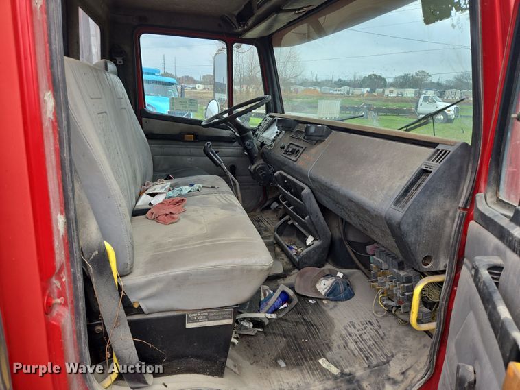 image for item DV1273 2001 Freightliner FL80 rollback truck