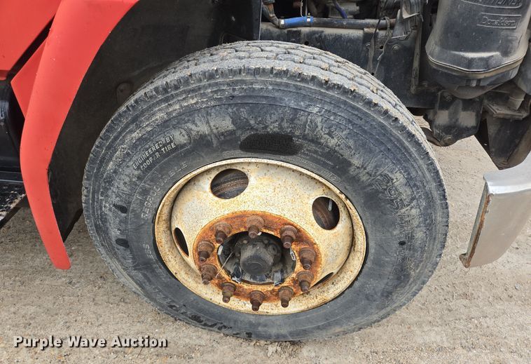 image for item DV1273 2001 Freightliner FL80 rollback truck