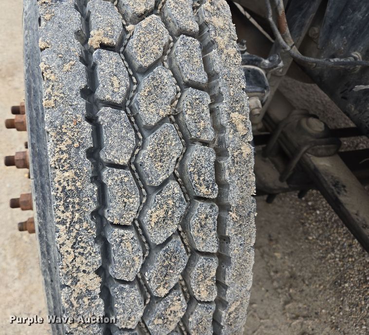 image for item DV1273 2001 Freightliner FL80 rollback truck