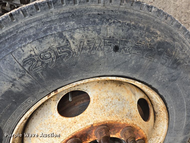 image for item DV1273 2001 Freightliner FL80 rollback truck