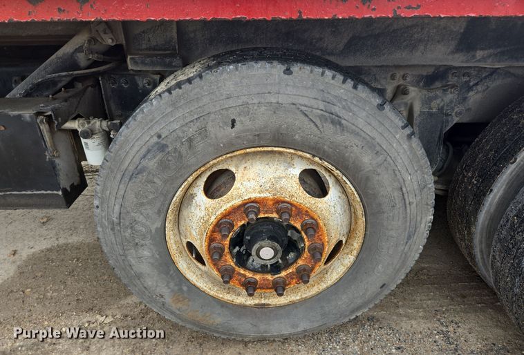 image for item DV1273 2001 Freightliner FL80 rollback truck