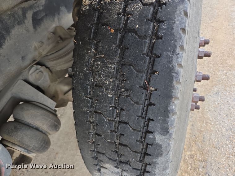 image for item DV1273 2001 Freightliner FL80 rollback truck