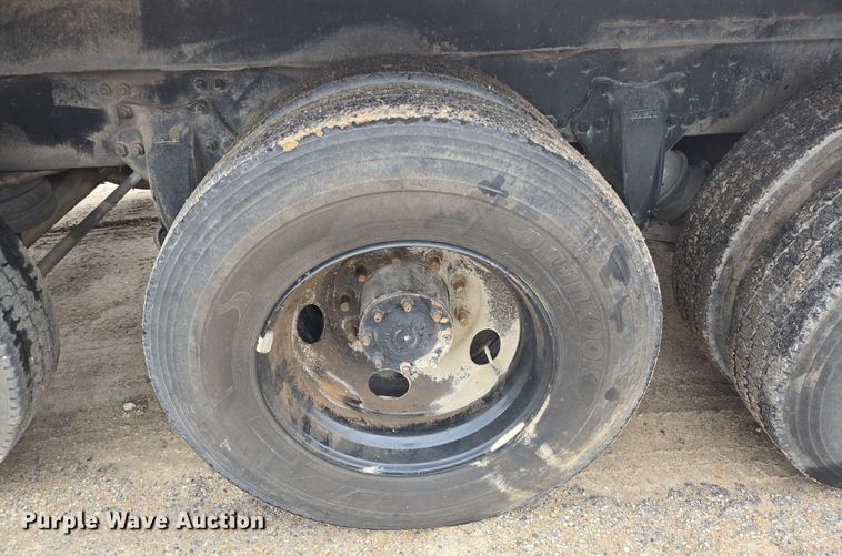 image for item DV1273 2001 Freightliner FL80 rollback truck