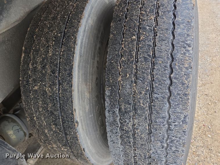 image for item DV1273 2001 Freightliner FL80 rollback truck