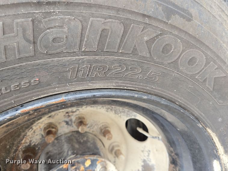 image for item DV1273 2001 Freightliner FL80 rollback truck