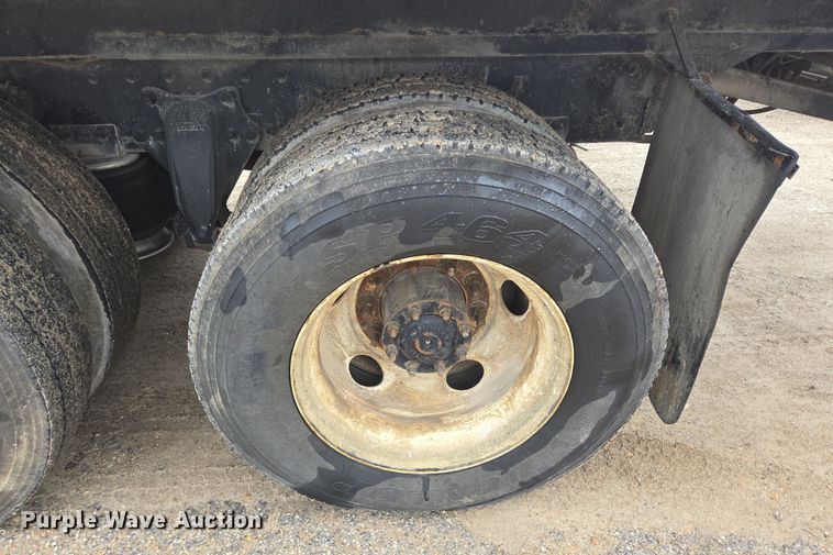 image for item DV1273 2001 Freightliner FL80 rollback truck