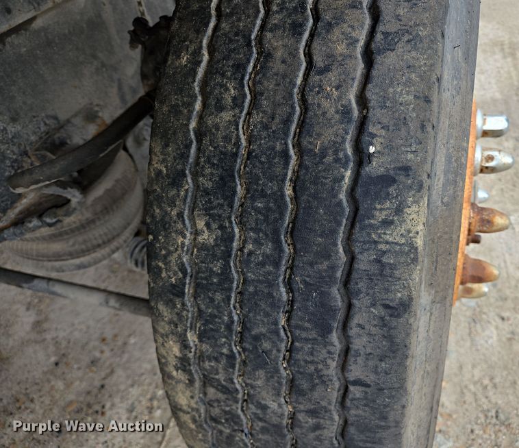 image for item DV1273 2001 Freightliner FL80 rollback truck