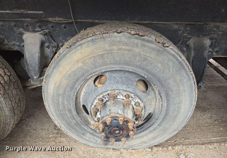 image for item DV1273 2001 Freightliner FL80 rollback truck