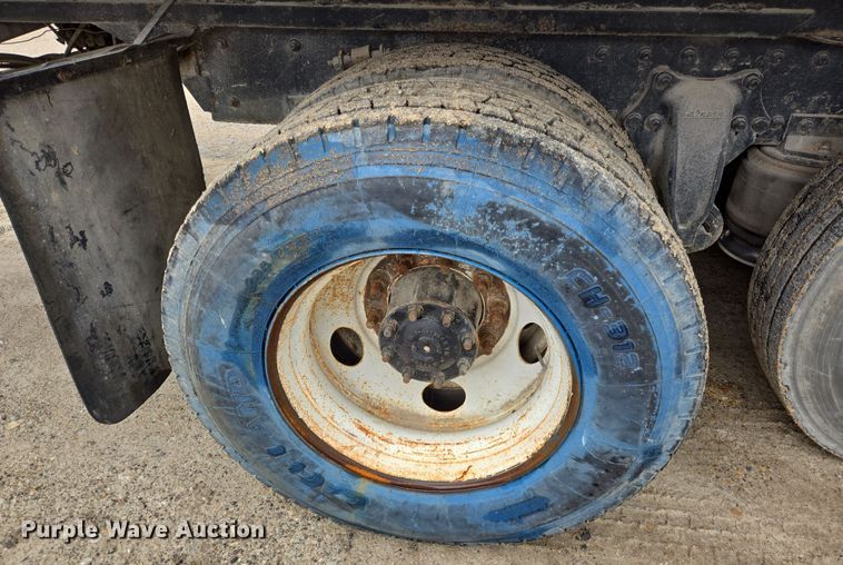 image for item DV1273 2001 Freightliner FL80 rollback truck