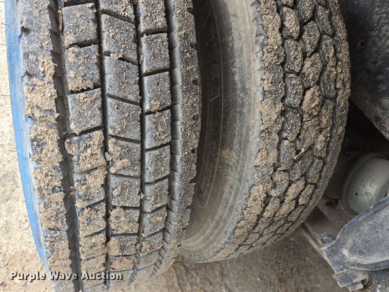 image for item DV1273 2001 Freightliner FL80 rollback truck