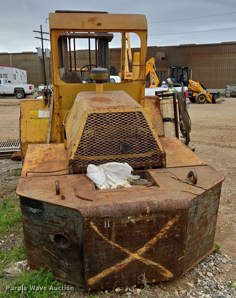 image for item DV1295 2007 MasterCraft MC-6-2127 forklift