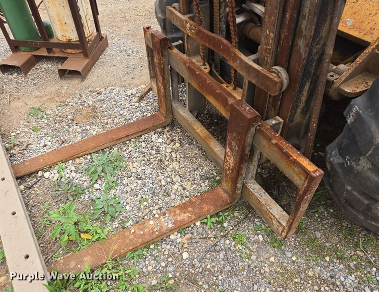 image for item DV1295 2007 MasterCraft MC-6-2127 forklift