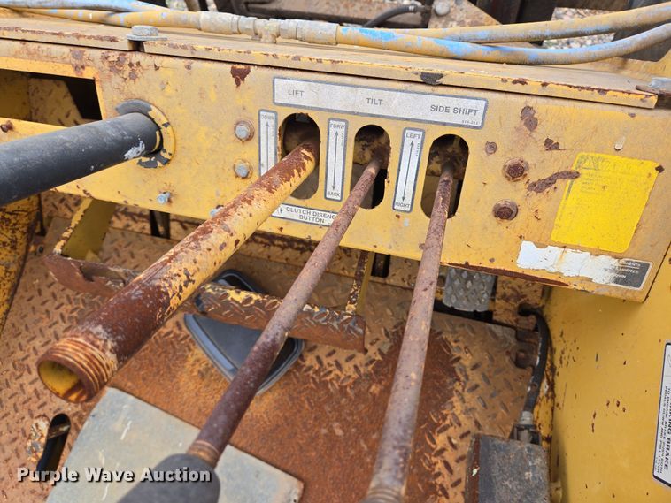 image for item DV1295 2007 MasterCraft MC-6-2127 forklift