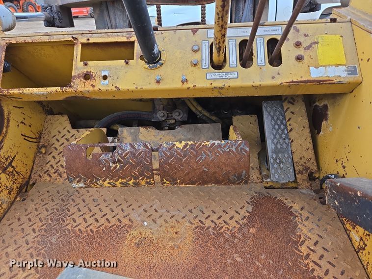 image for item DV1295 2007 MasterCraft MC-6-2127 forklift