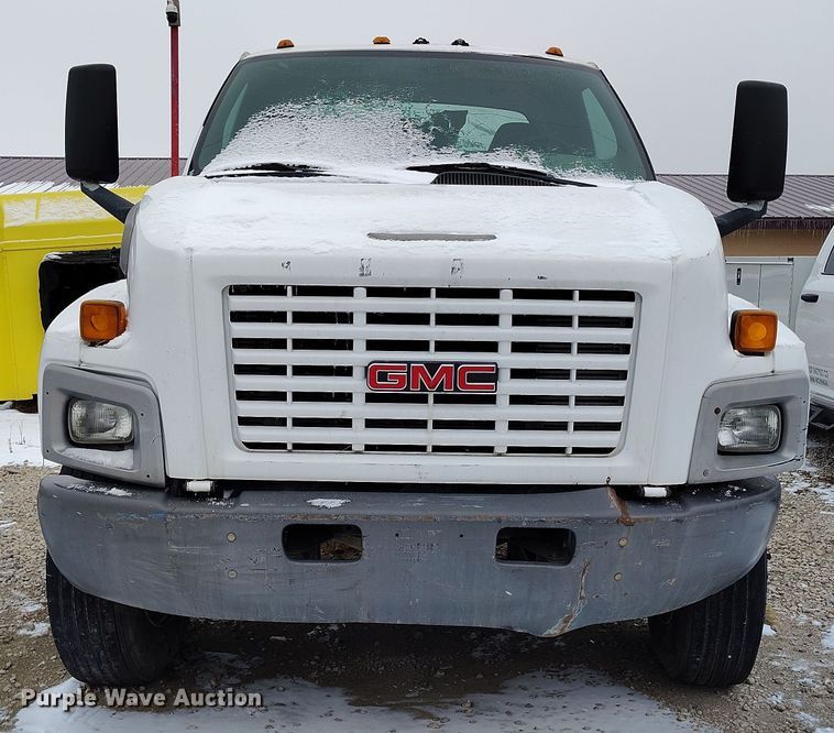 image for item DV6695 2004 GMC C7500 truck cab and chassis