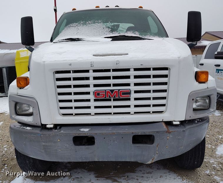 image for item DV6695 2004 GMC C7500 truck cab and chassis