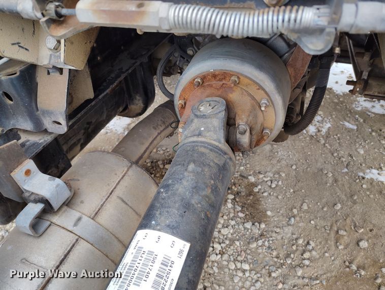 image for item DV6695 2004 GMC C7500 truck cab and chassis