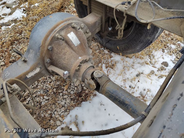 image for item DV6695 2004 GMC C7500 truck cab and chassis