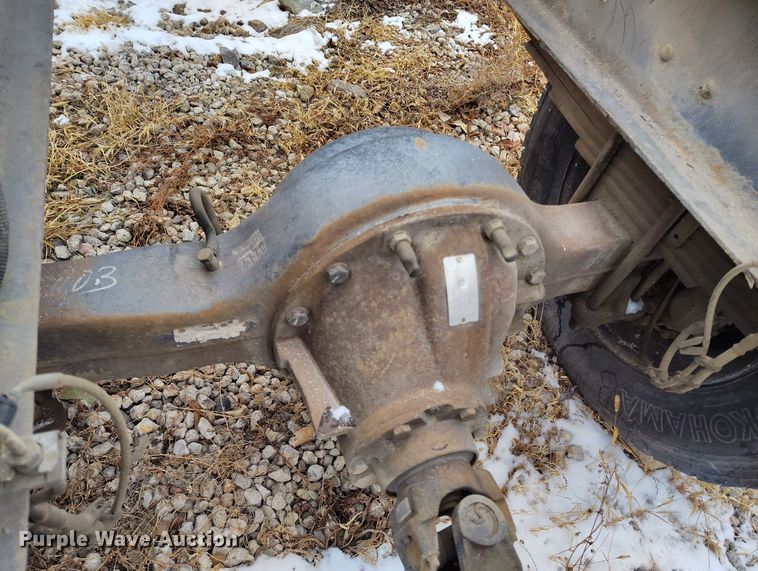 image for item DV6695 2004 GMC C7500 truck cab and chassis