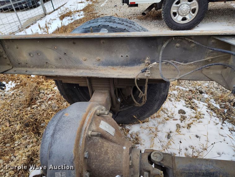 image for item DV6695 2004 GMC C7500 truck cab and chassis