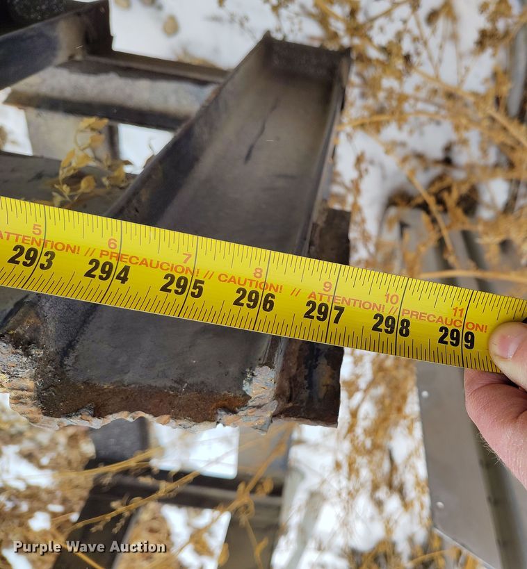 image for item DV6695 2004 GMC C7500 truck cab and chassis