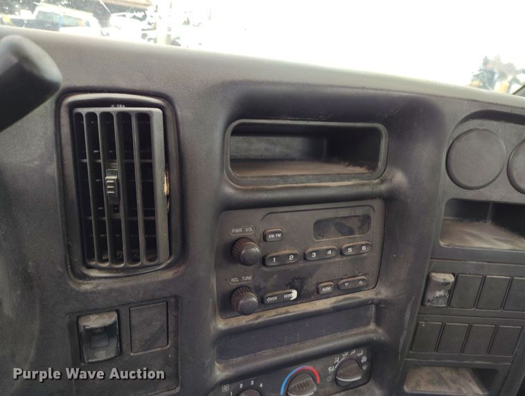 image for item DV6695 2004 GMC C7500 truck cab and chassis