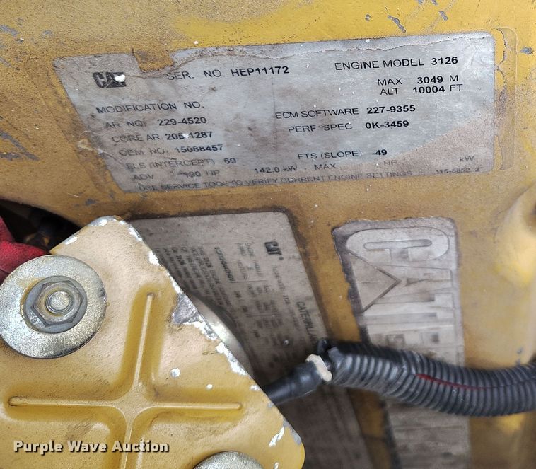 image for item DV6695 2004 GMC C7500 truck cab and chassis