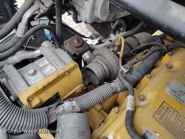 image for item DV6695 2004 GMC C7500 truck cab and chassis