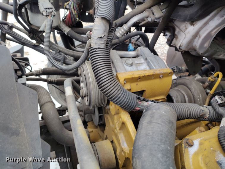 image for item DV6695 2004 GMC C7500 truck cab and chassis