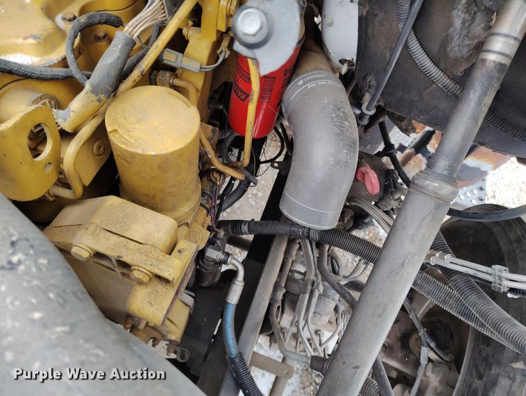 image for item DV6695 2004 GMC C7500 truck cab and chassis