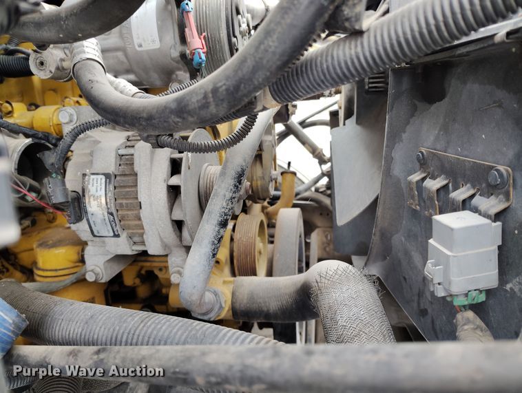 image for item DV6695 2004 GMC C7500 truck cab and chassis