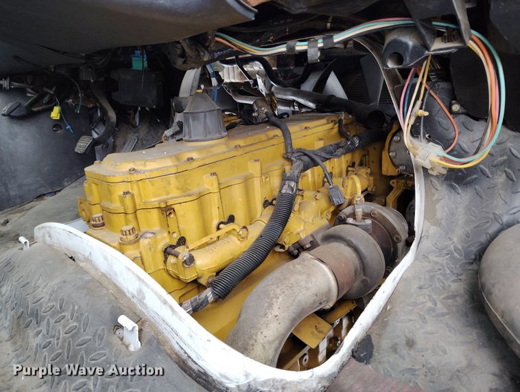 image for item DV6695 2004 GMC C7500 truck cab and chassis