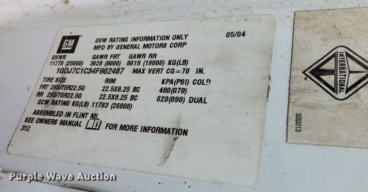 image for item DV6695 2004 GMC C7500 truck cab and chassis