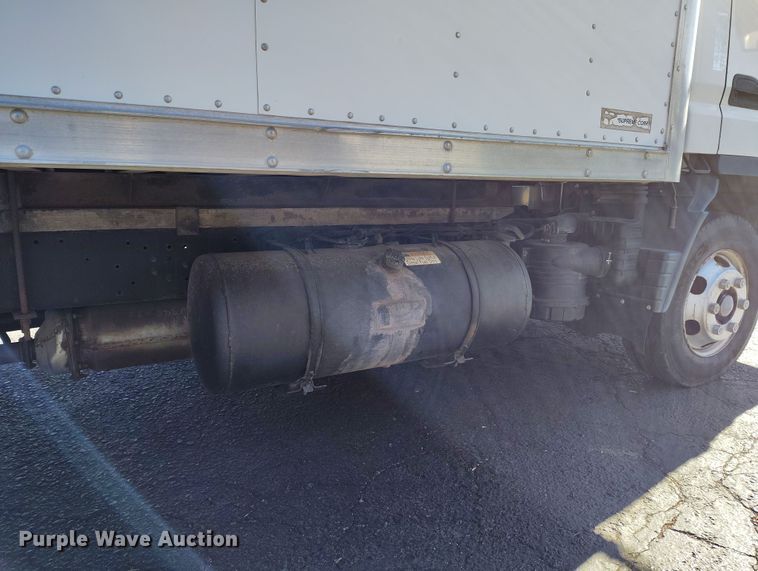 image for item DV6717 2010 Mitsubishi  Fuso box truck