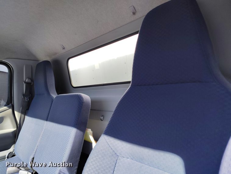 image for item DV6717 2010 Mitsubishi  Fuso box truck