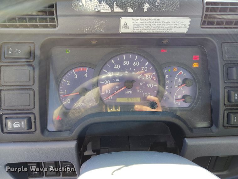 image for item DV6717 2010 Mitsubishi  Fuso box truck