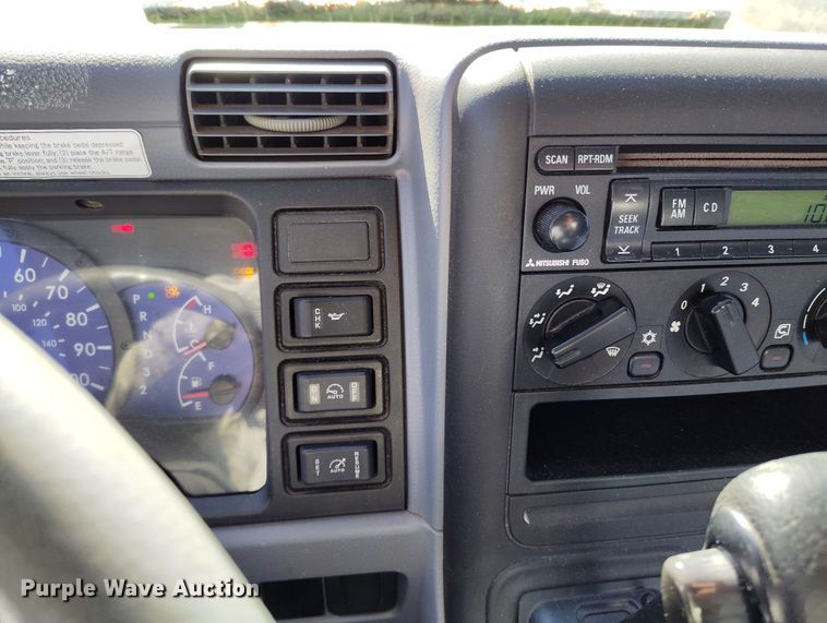 image for item DV6717 2010 Mitsubishi  Fuso box truck