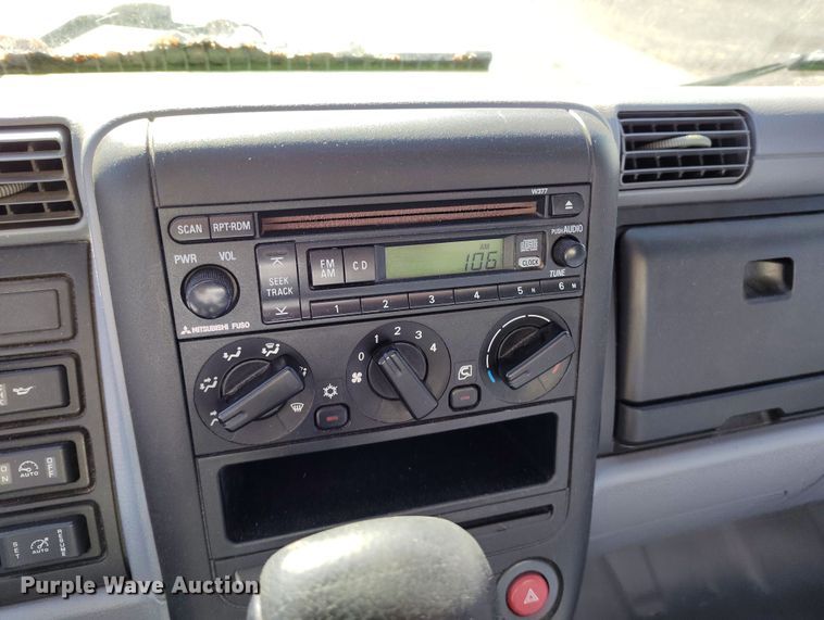 image for item DV6717 2010 Mitsubishi  Fuso box truck