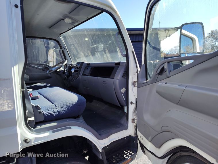 image for item DV6717 2010 Mitsubishi  Fuso box truck