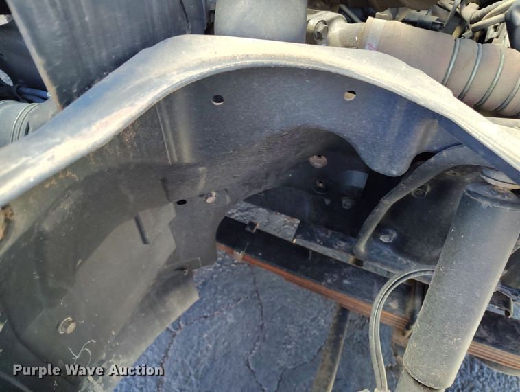 image for item DV6717 2010 Mitsubishi  Fuso box truck