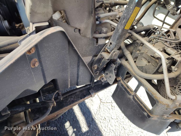 image for item DV6717 2010 Mitsubishi  Fuso box truck