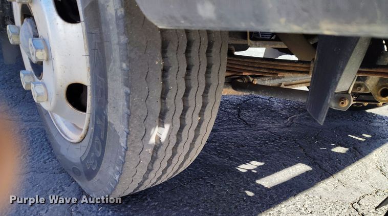 image for item DV6717 2010 Mitsubishi  Fuso box truck