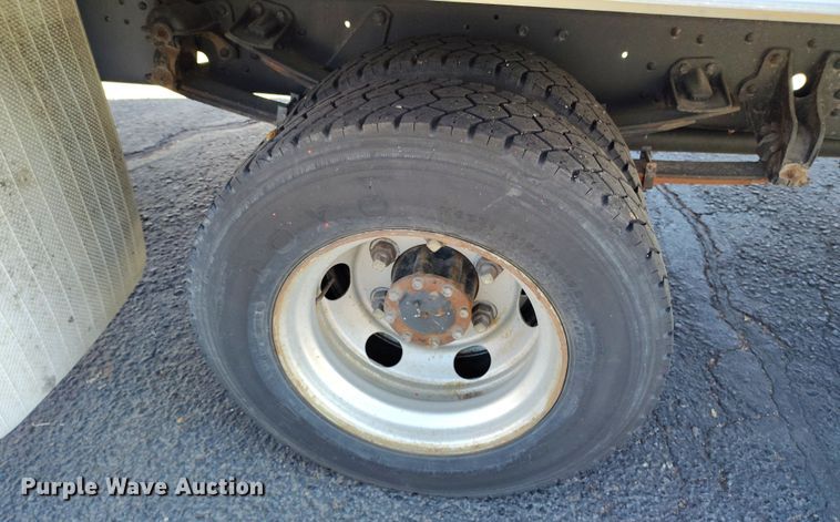 image for item DV6717 2010 Mitsubishi  Fuso box truck