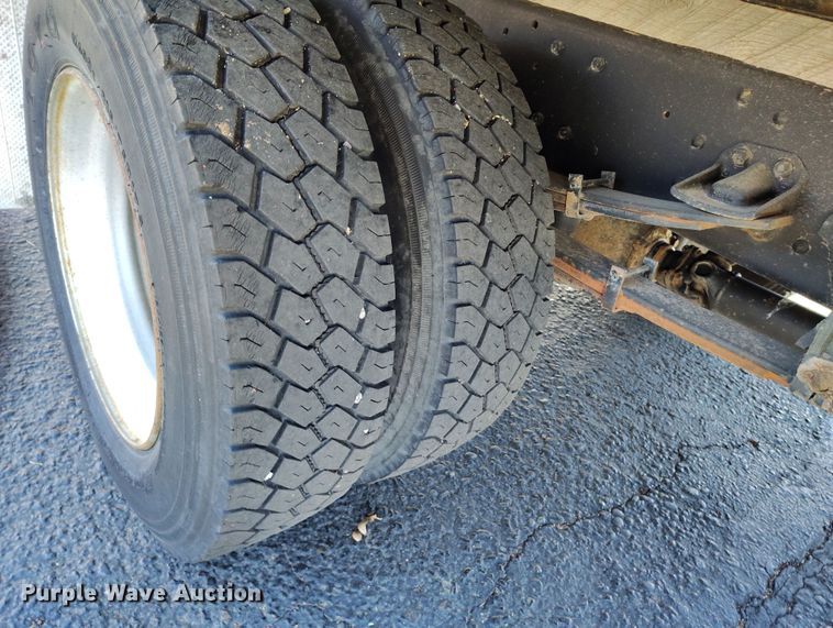 image for item DV6717 2010 Mitsubishi  Fuso box truck