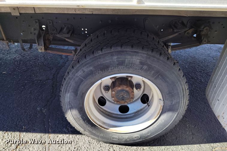 image for item DV6717 2010 Mitsubishi  Fuso box truck