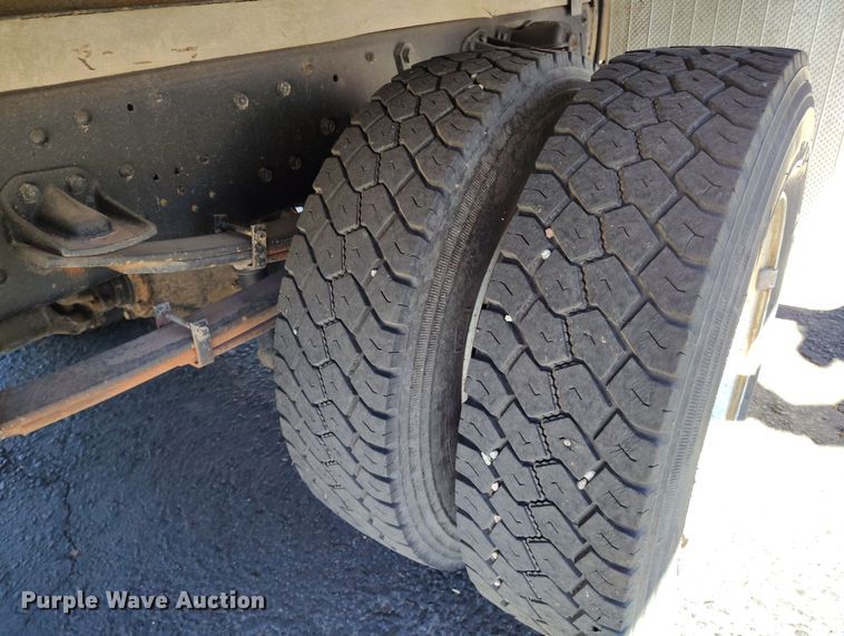 image for item DV6717 2010 Mitsubishi  Fuso box truck