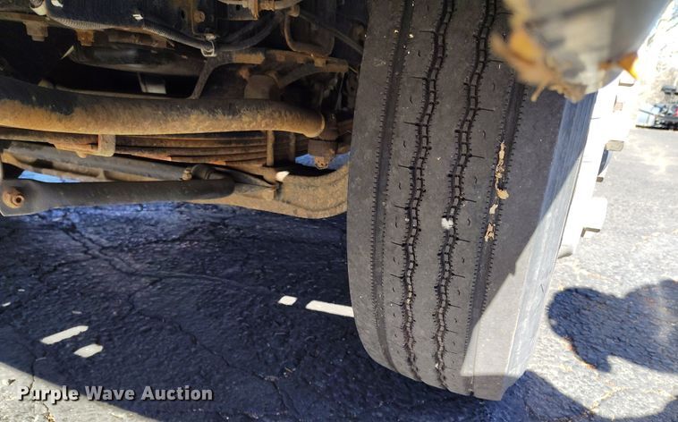 image for item DV6717 2010 Mitsubishi  Fuso box truck