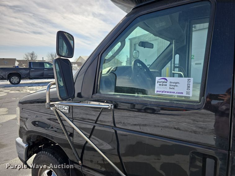 image for item DW3129 2012 Ford Econoline E350 party bus