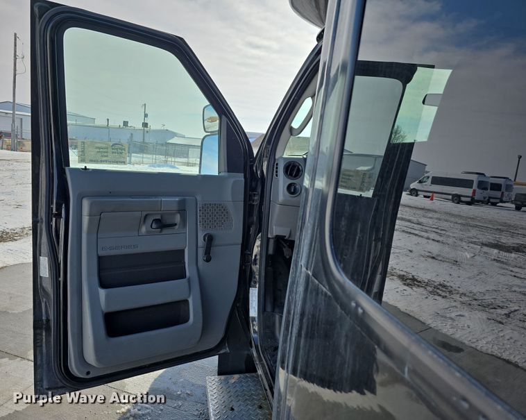 image for item DW3129 2012 Ford Econoline E350 party bus